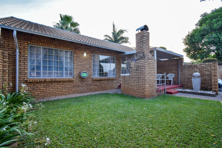 2 Bedroom Property for Sale in Magalieskruin Gauteng