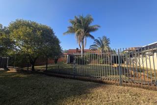 2 Bedroom Property for Sale in Montana Tuine Gauteng
