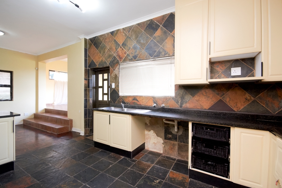 To Let 4 Bedroom Property for Rent in Discovery Gauteng