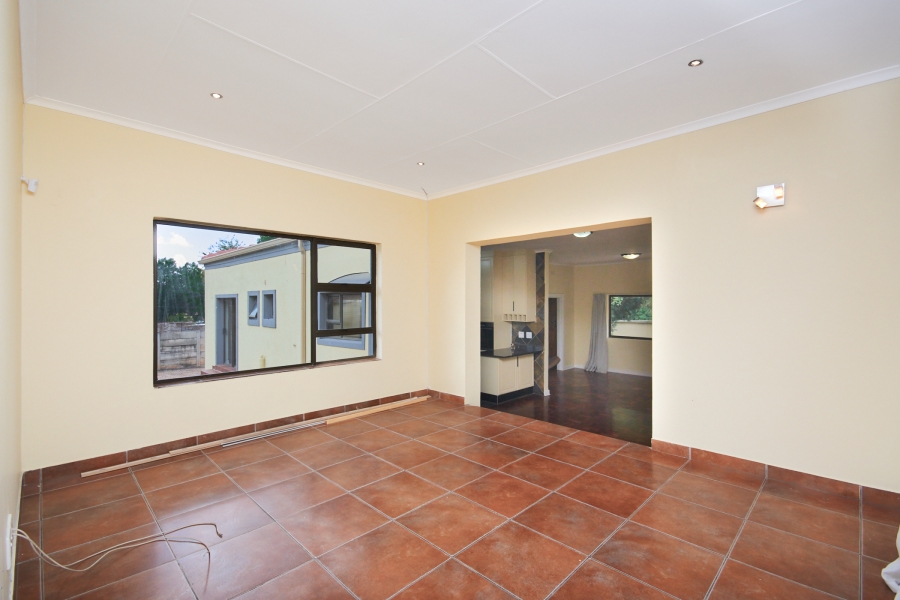 To Let 4 Bedroom Property for Rent in Discovery Gauteng