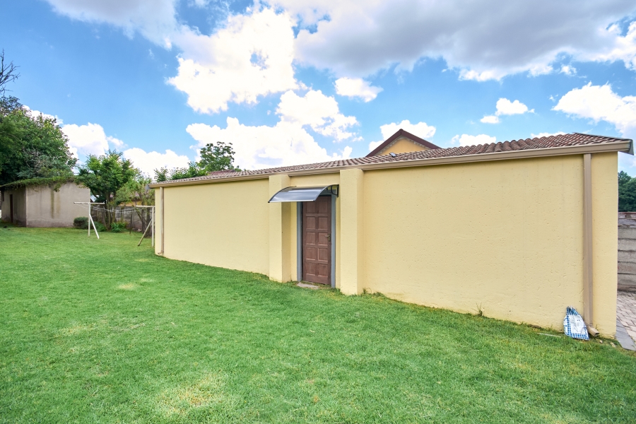 To Let 4 Bedroom Property for Rent in Discovery Gauteng