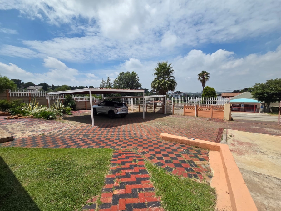 8 Bedroom Property for Sale in Discovery Gauteng