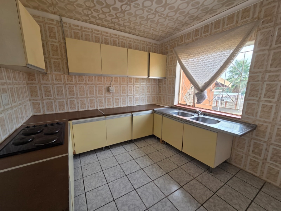 8 Bedroom Property for Sale in Discovery Gauteng