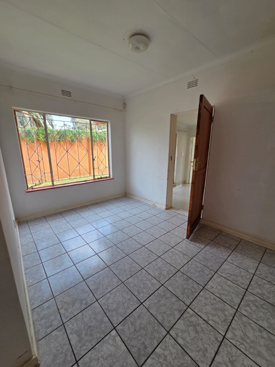 8 Bedroom Property for Sale in Discovery Gauteng