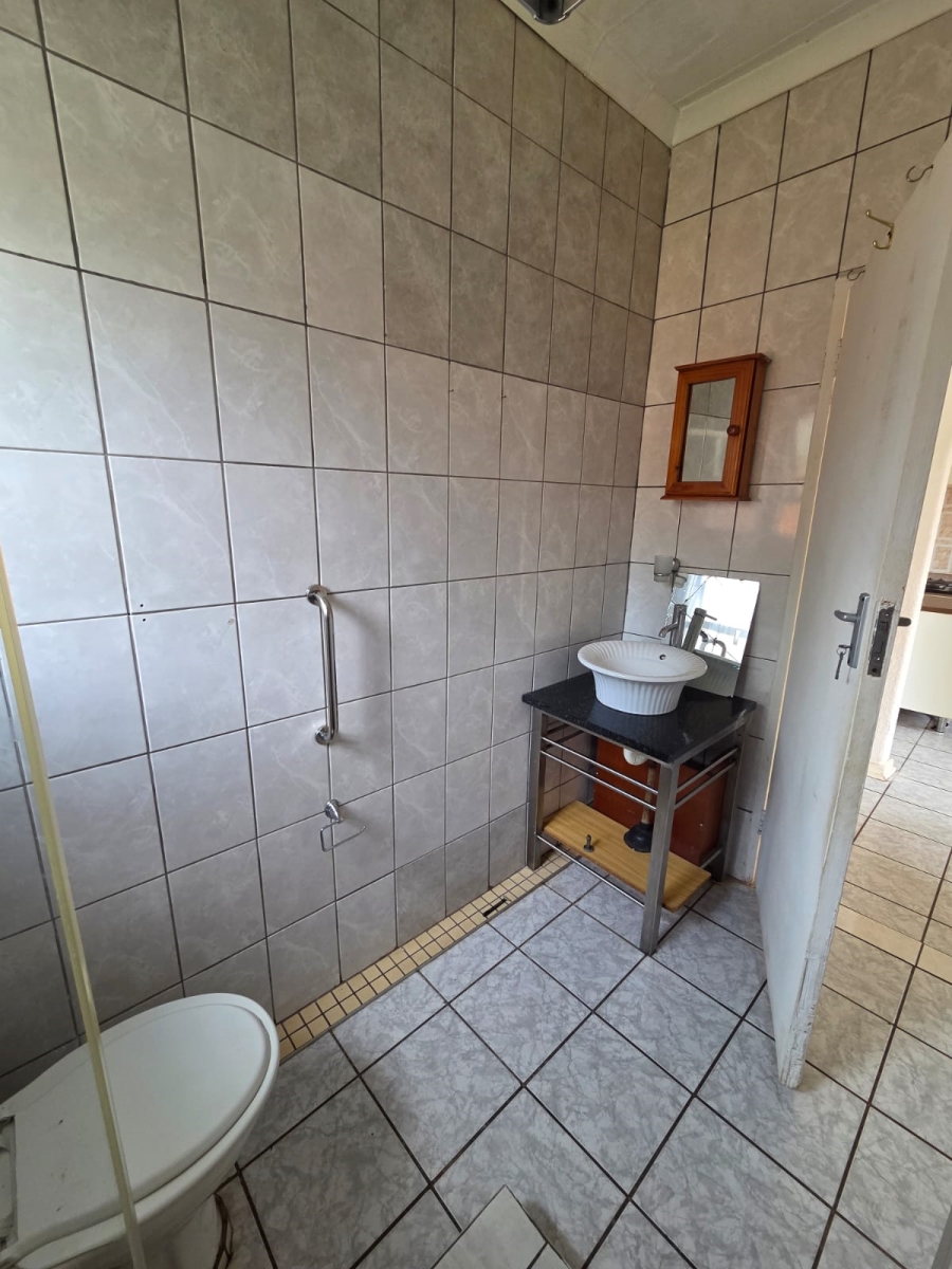 8 Bedroom Property for Sale in Discovery Gauteng