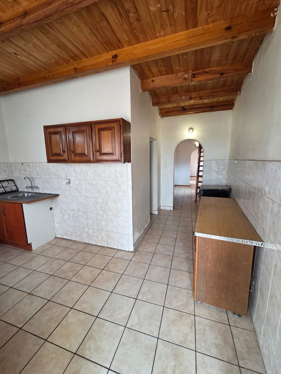 8 Bedroom Property for Sale in Discovery Gauteng