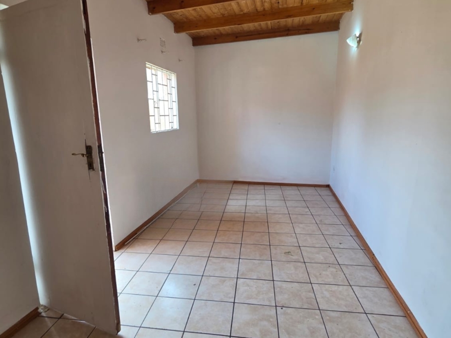 8 Bedroom Property for Sale in Discovery Gauteng