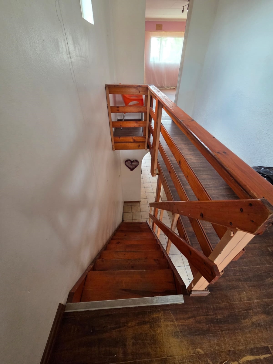 8 Bedroom Property for Sale in Discovery Gauteng