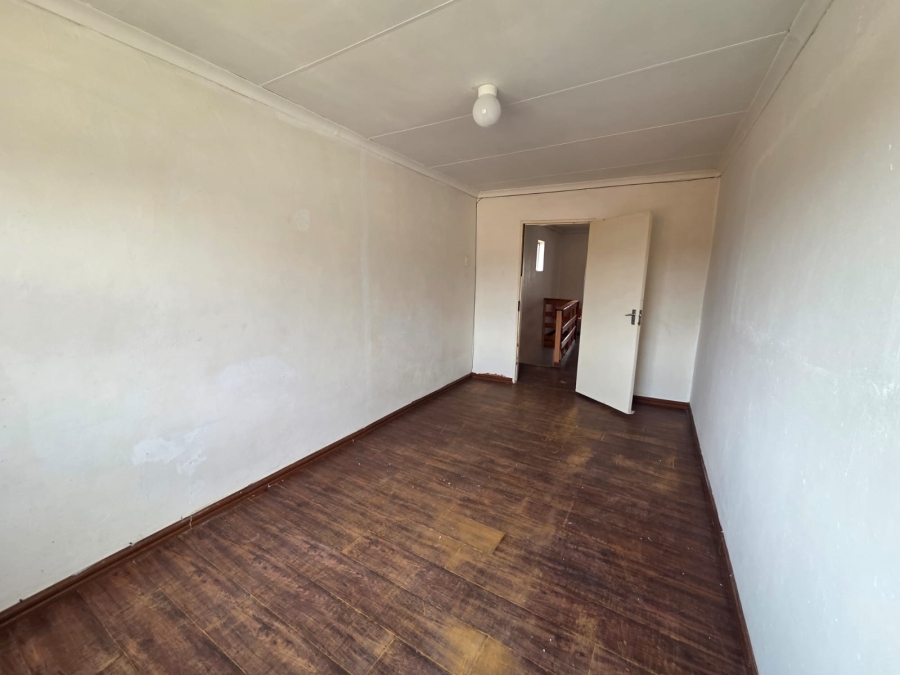 8 Bedroom Property for Sale in Discovery Gauteng