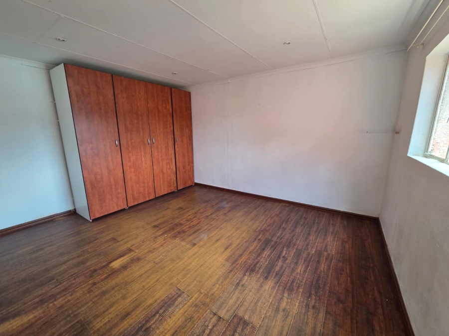 8 Bedroom Property for Sale in Discovery Gauteng