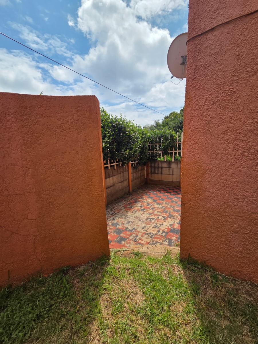 8 Bedroom Property for Sale in Discovery Gauteng