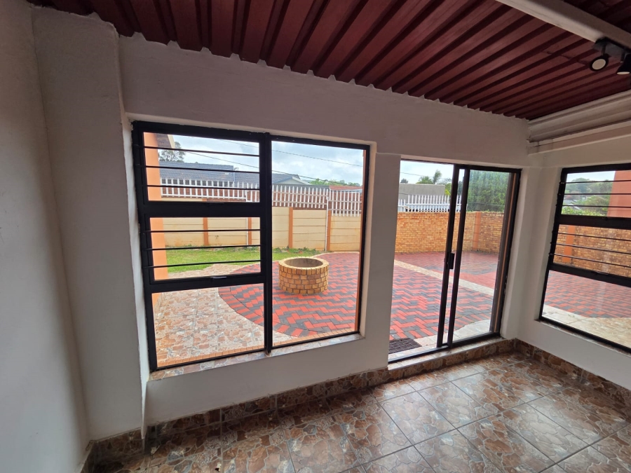 8 Bedroom Property for Sale in Discovery Gauteng