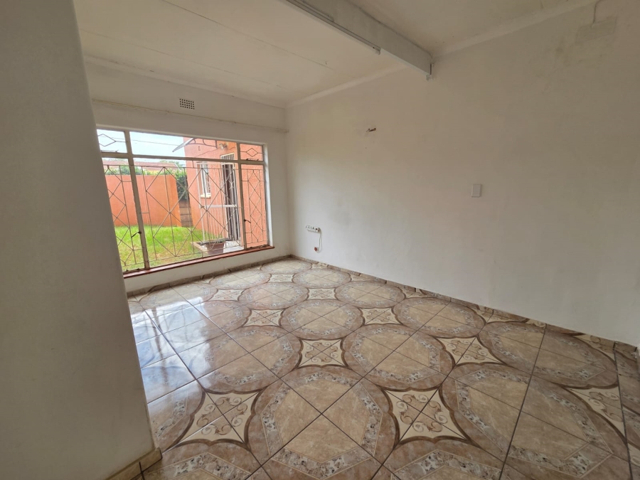 8 Bedroom Property for Sale in Discovery Gauteng
