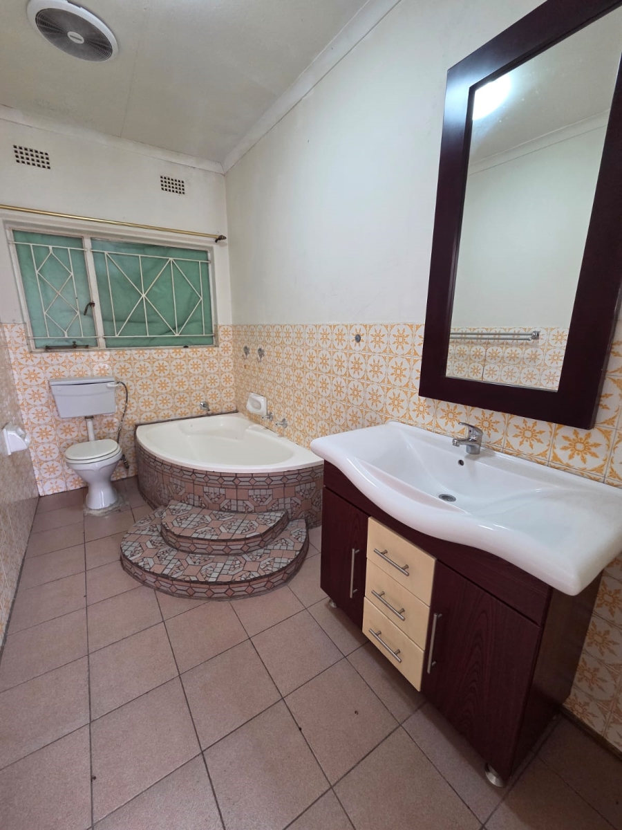 8 Bedroom Property for Sale in Discovery Gauteng