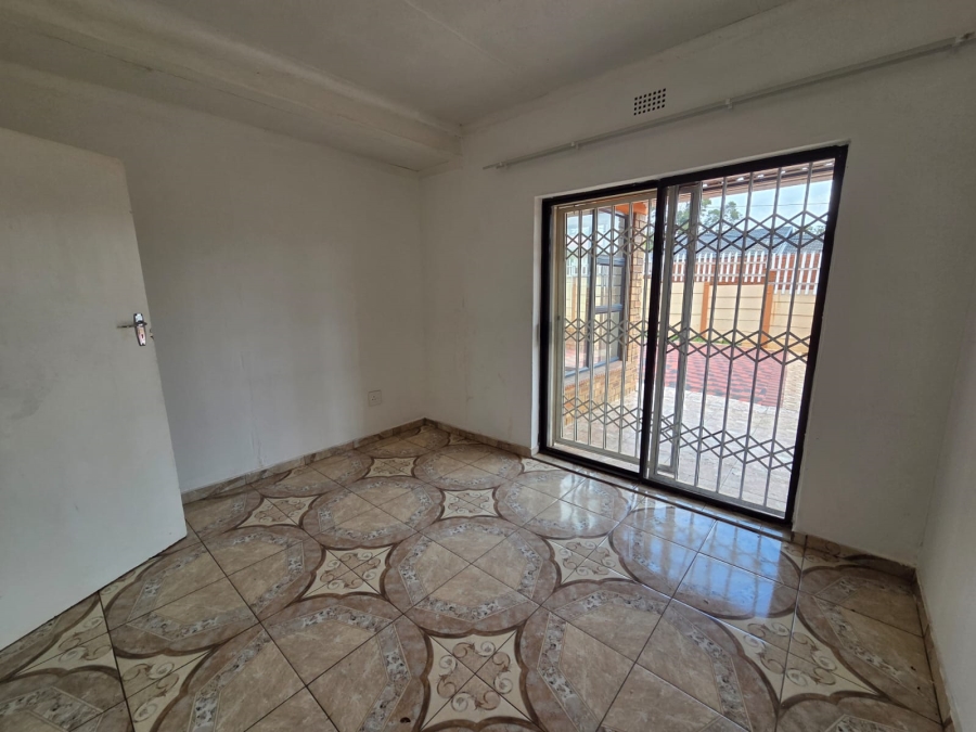 8 Bedroom Property for Sale in Discovery Gauteng