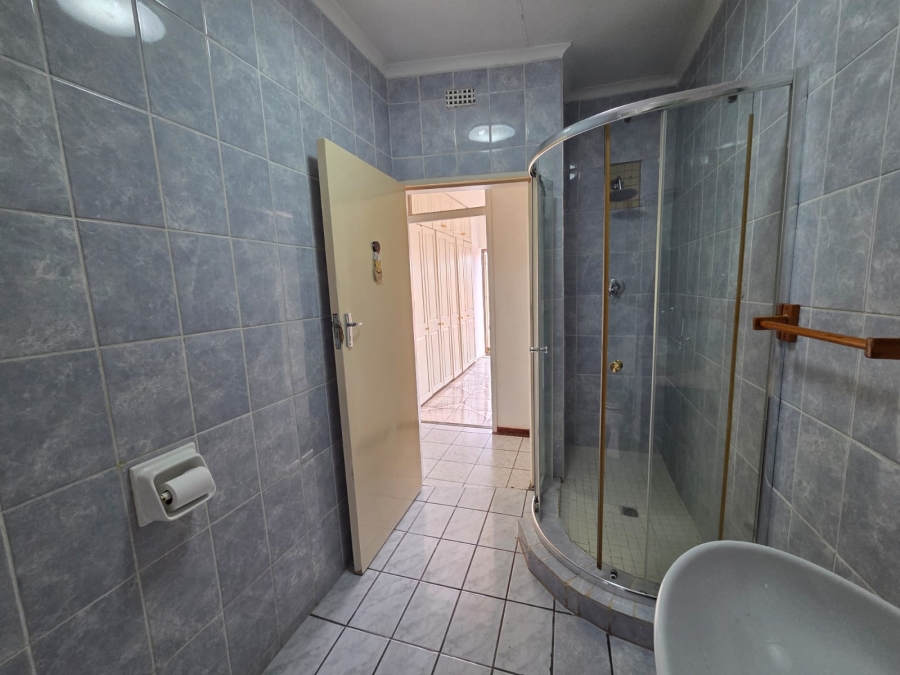 8 Bedroom Property for Sale in Discovery Gauteng