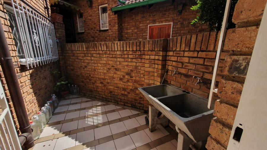 3 Bedroom Property for Sale in Bassonia Gauteng