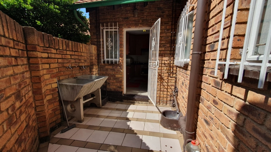3 Bedroom Property for Sale in Bassonia Gauteng