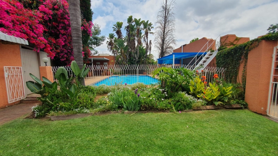 6 Bedroom Property for Sale in Rewlatch Gauteng