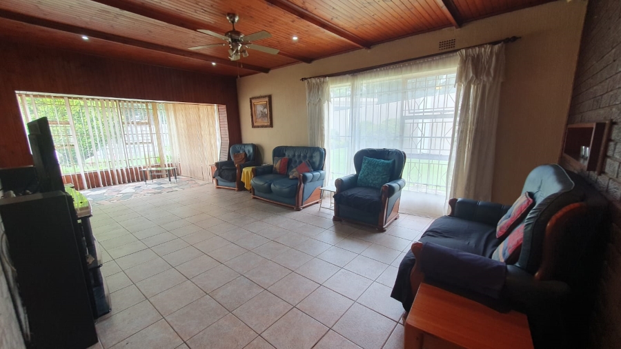6 Bedroom Property for Sale in Rewlatch Gauteng