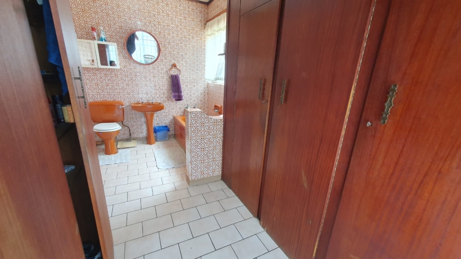 6 Bedroom Property for Sale in Rewlatch Gauteng