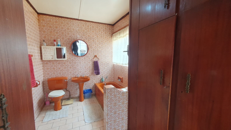 6 Bedroom Property for Sale in Rewlatch Gauteng