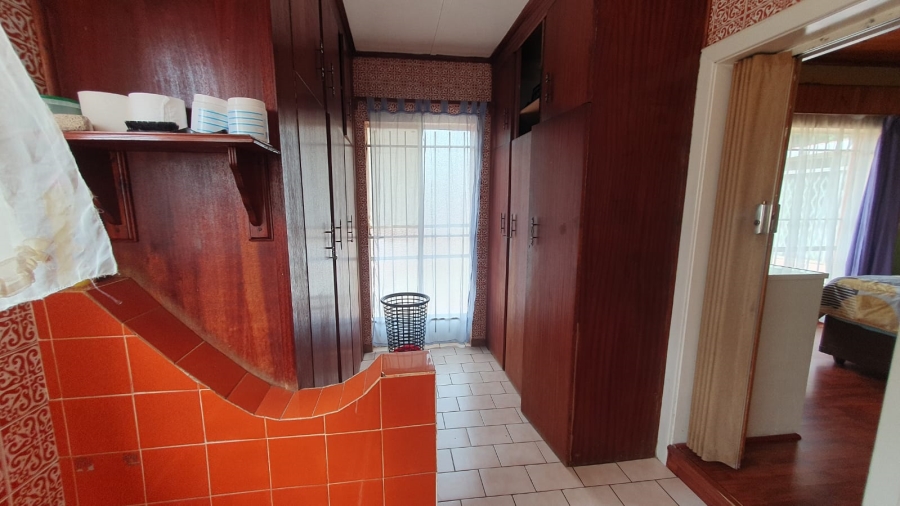 6 Bedroom Property for Sale in Rewlatch Gauteng