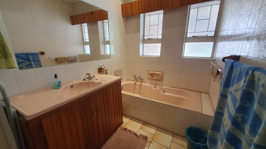 6 Bedroom Property for Sale in Rewlatch Gauteng