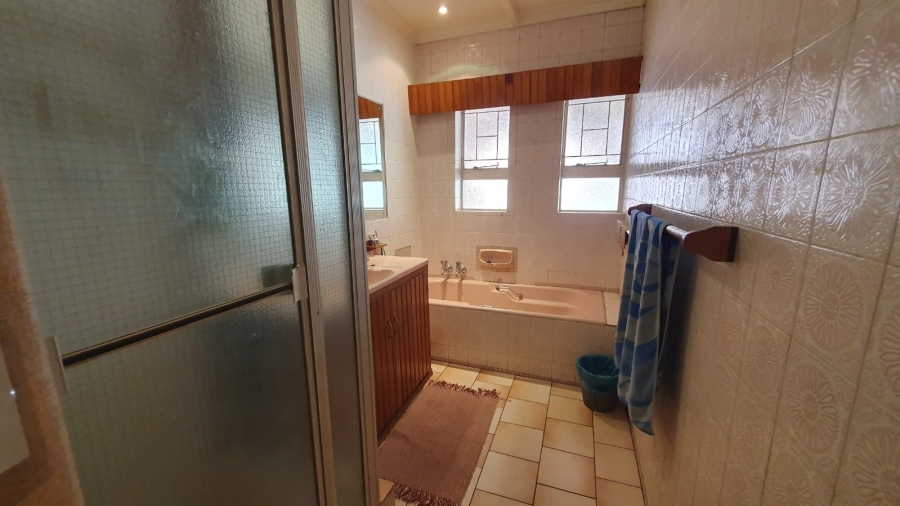 6 Bedroom Property for Sale in Rewlatch Gauteng