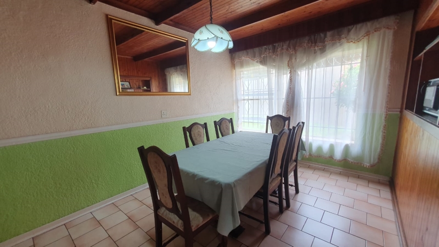 6 Bedroom Property for Sale in Rewlatch Gauteng