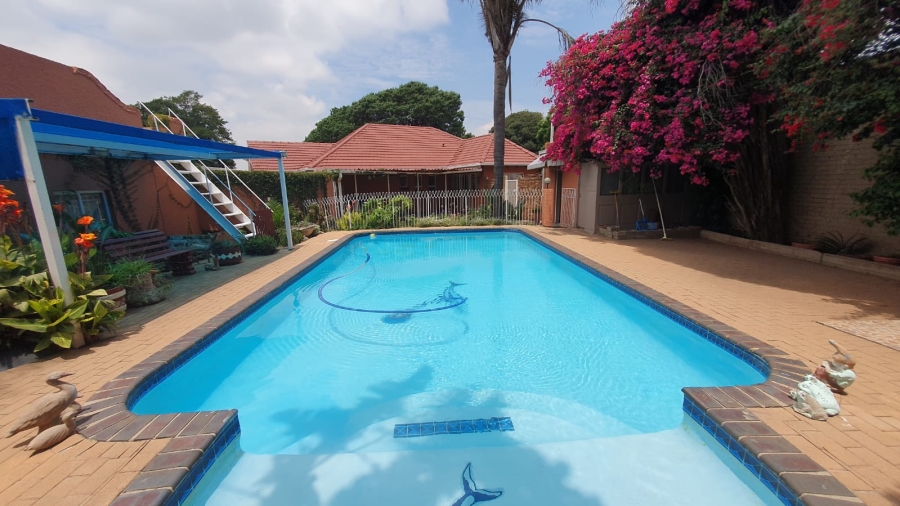 6 Bedroom Property for Sale in Rewlatch Gauteng