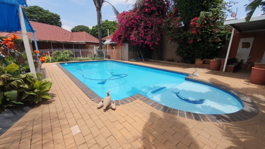 6 Bedroom Property for Sale in Rewlatch Gauteng