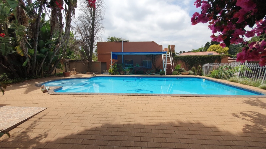 6 Bedroom Property for Sale in Rewlatch Gauteng