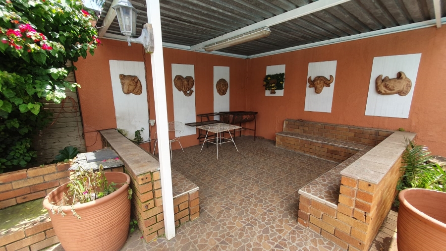 6 Bedroom Property for Sale in Rewlatch Gauteng