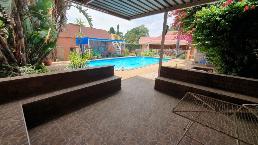 6 Bedroom Property for Sale in Rewlatch Gauteng