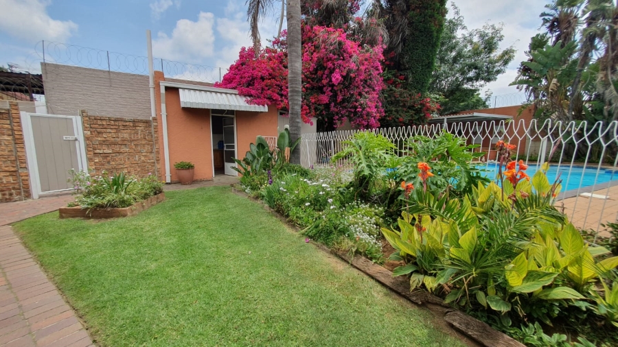 6 Bedroom Property for Sale in Rewlatch Gauteng