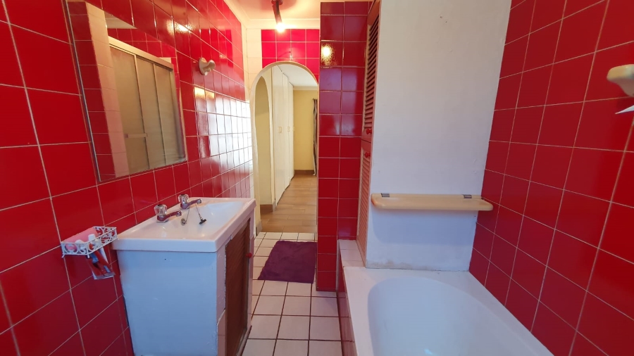 6 Bedroom Property for Sale in Rewlatch Gauteng