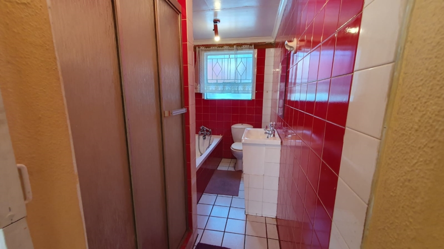 6 Bedroom Property for Sale in Rewlatch Gauteng