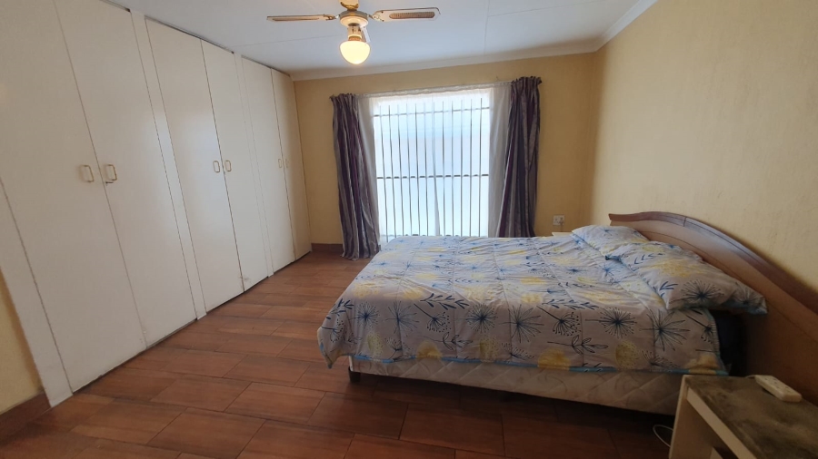 6 Bedroom Property for Sale in Rewlatch Gauteng