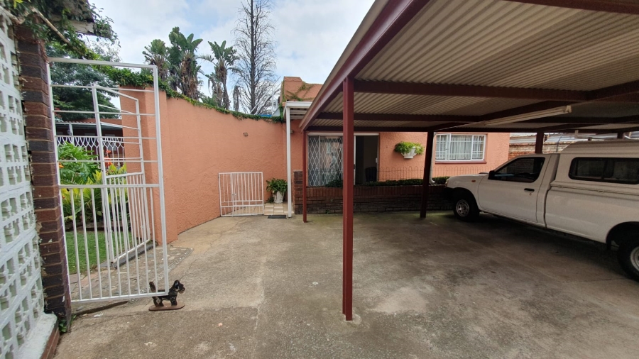 6 Bedroom Property for Sale in Rewlatch Gauteng