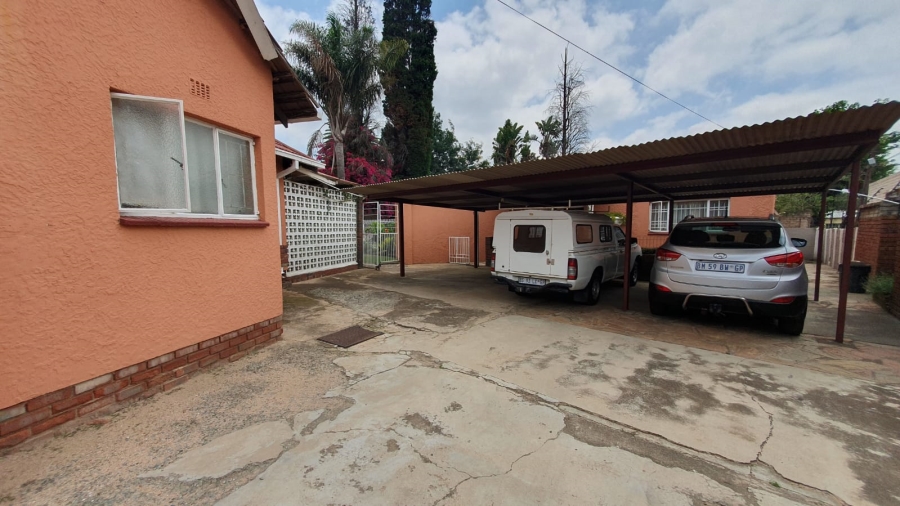 6 Bedroom Property for Sale in Rewlatch Gauteng