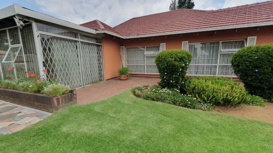 6 Bedroom Property for Sale in Rewlatch Gauteng