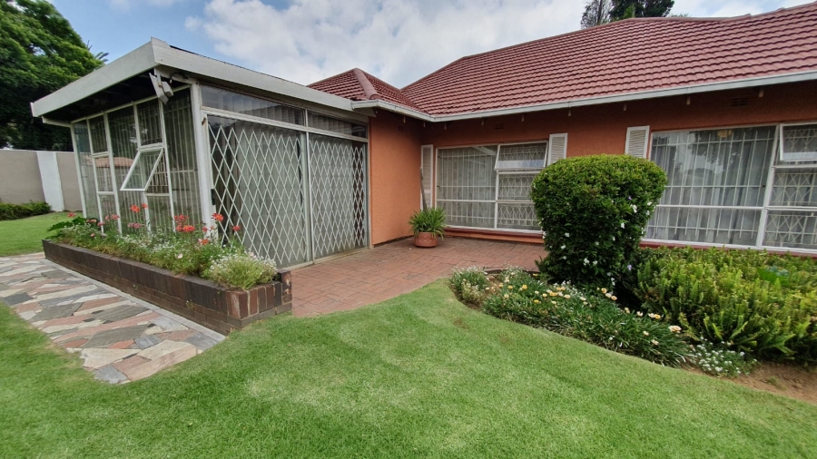6 Bedroom Property for Sale in Rewlatch Gauteng