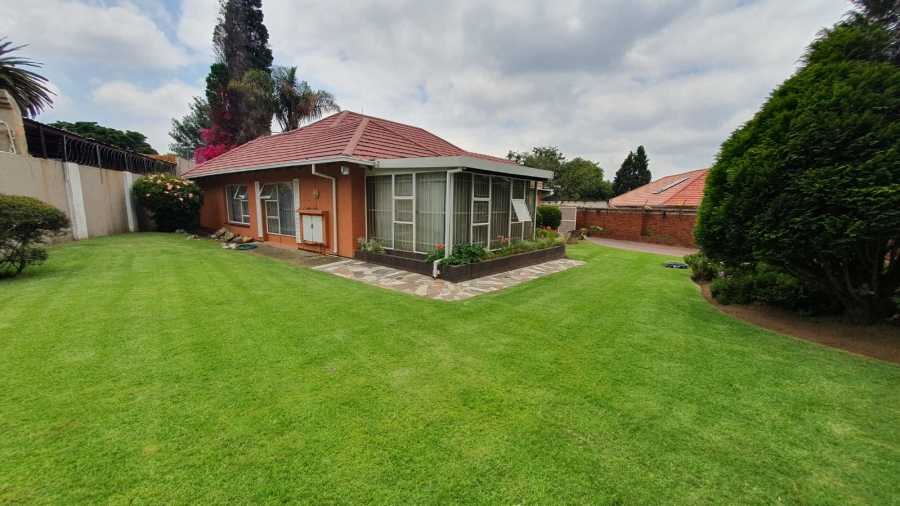 6 Bedroom Property for Sale in Rewlatch Gauteng