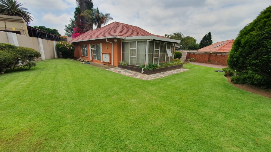 6 Bedroom Property for Sale in Rewlatch Gauteng