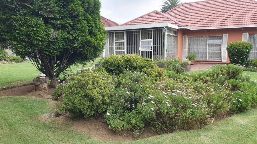 6 Bedroom Property for Sale in Rewlatch Gauteng