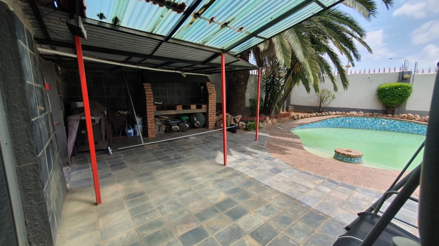 4 Bedroom Property for Sale in Rewlatch Gauteng