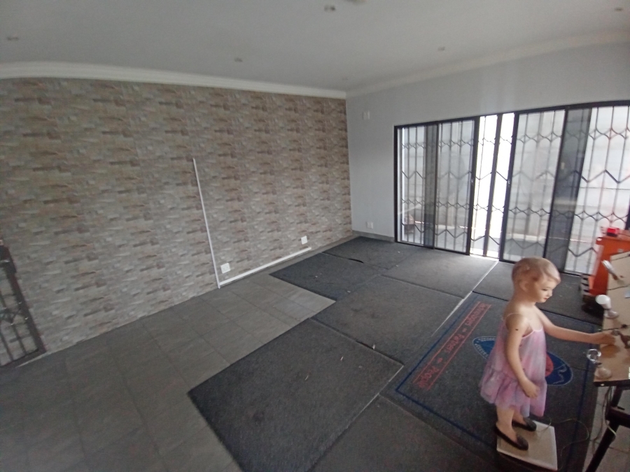 9 Bedroom Property for Sale in New Redruth Gauteng