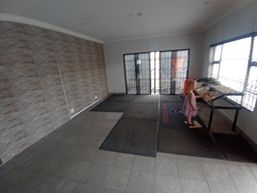 9 Bedroom Property for Sale in New Redruth Gauteng