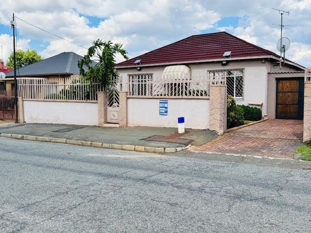 4 Bedroom Property for Sale in Regents Park Gauteng